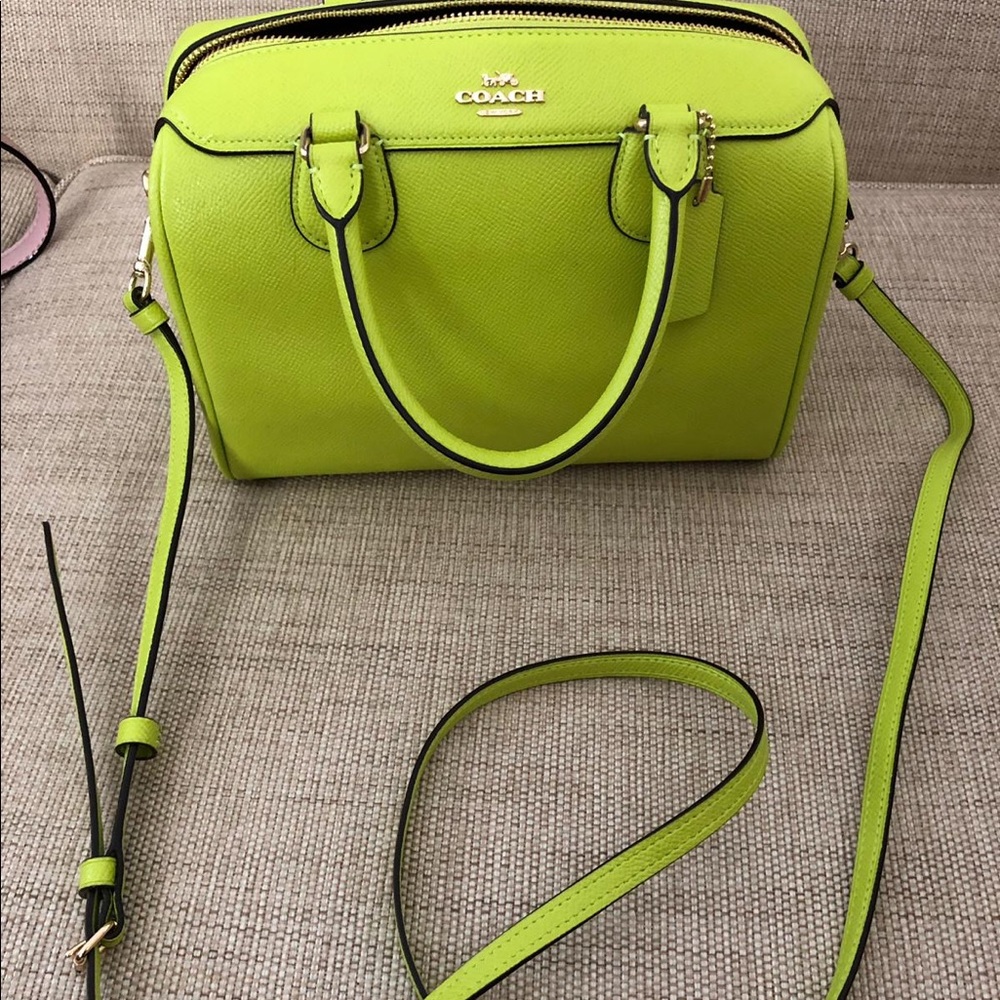 Neon Mini Coach Bennett